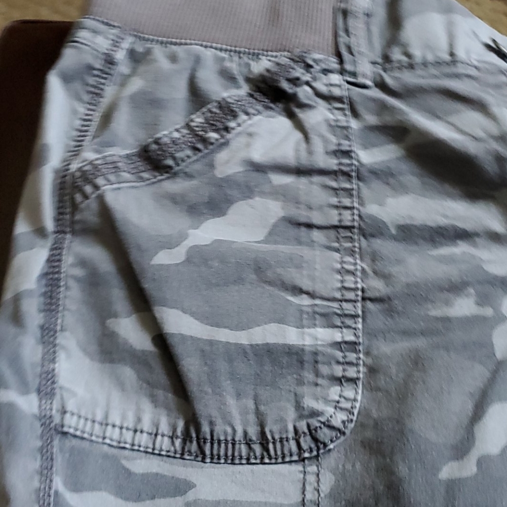 Camo capris